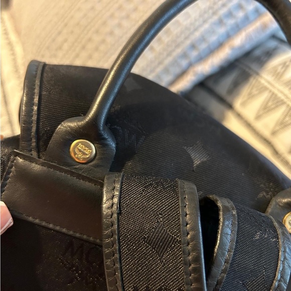 Backpack - Picture 4 of 11